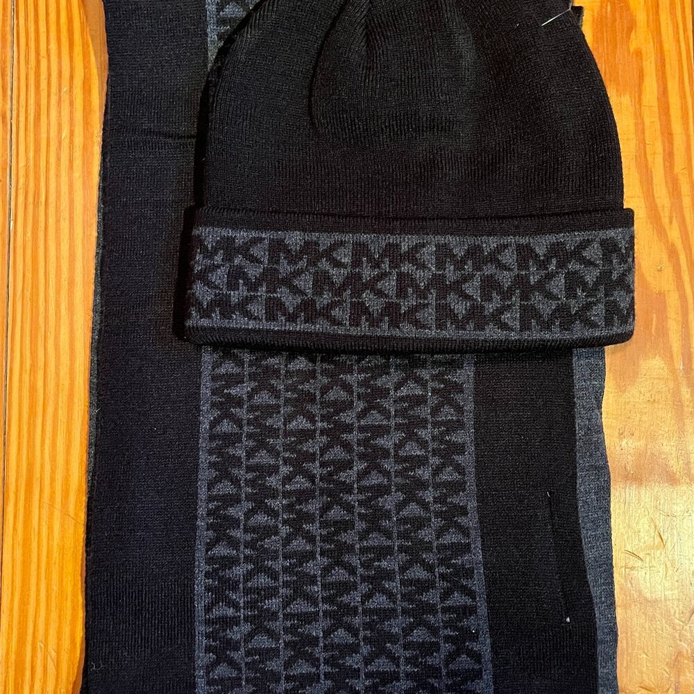 Michael Kors Beanie And Scarf Set